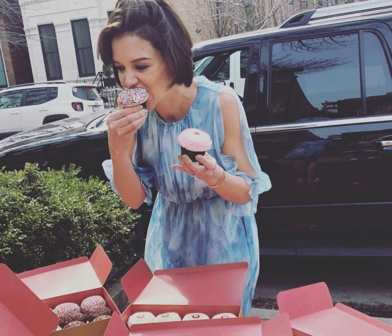 Αυτή η φωτογραφία της Katie Holmes πυροδότησε και πάλι τις φήμες περί εγκυμοσύνης