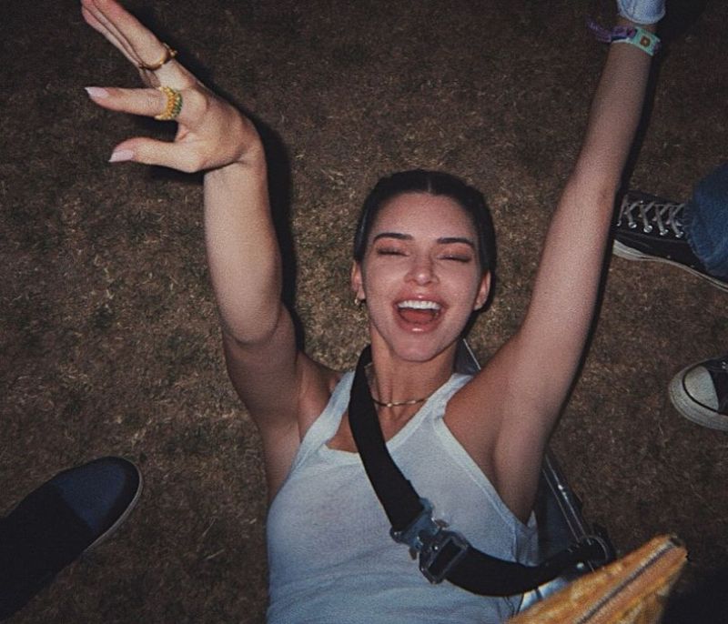 H Kendall Jenner πιάστηκε να φιλάει σέξι κύριο... και δε φαντάζεσαι ποιος είναι