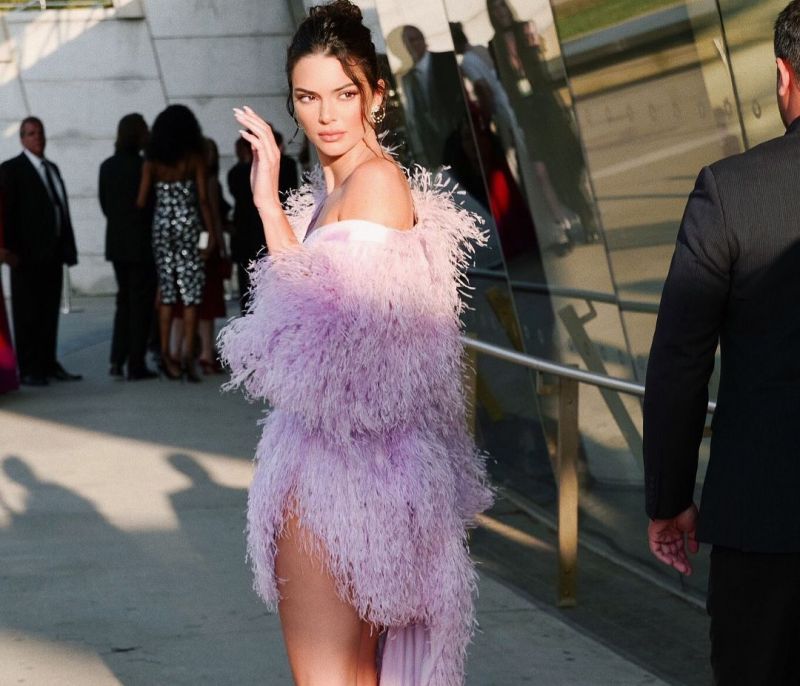 Ποιο φιλί; Η Kendall Jenner απαθανατίζεται και πάλι με τον Ben Simmons και μας μπερδεύει