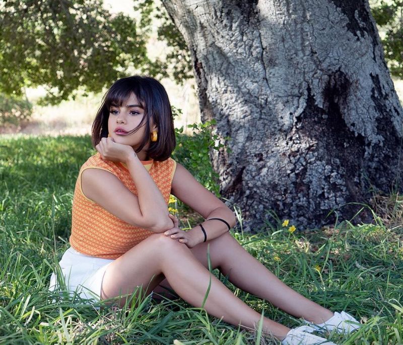 H Selena Gomez γυμνή στην μπανιέρα και αγνώριστη