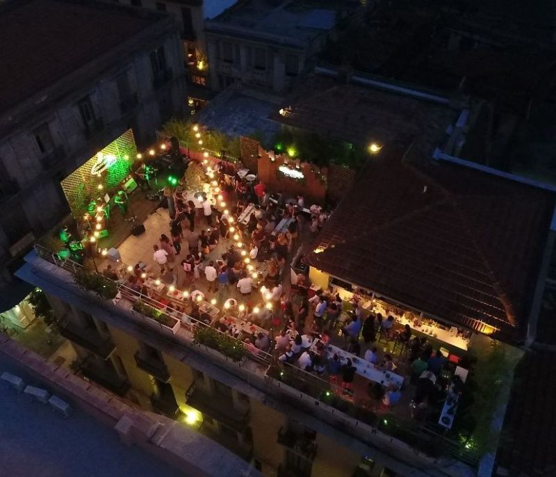 Αθήνα VS Θεσσαλονίκη: Πώς πίνεται το after work το δροσερό σε κάθε πόλη;