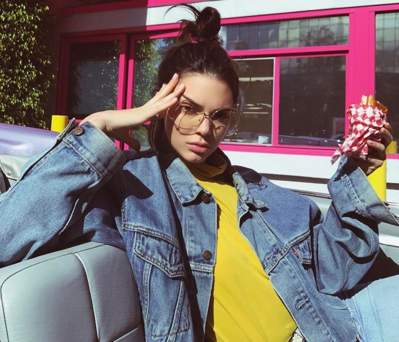 Tι έχουν πάθει όλες στο Instagram και μοιάζουν σαν να έχουν ημικρανία;