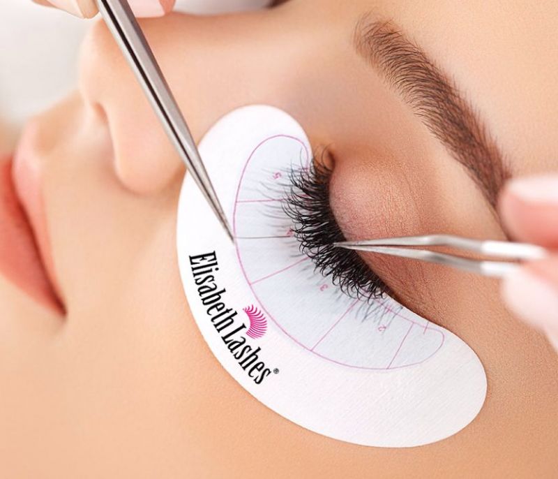 Lash lift up botox: Η νέα τάση για έντονες φυσικές βλεφαρίδες