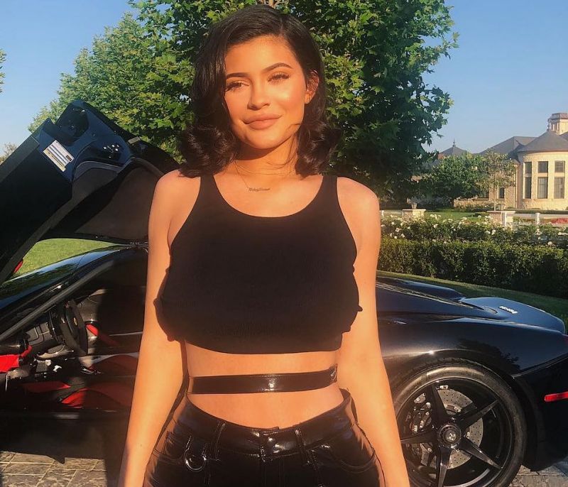 Δεν φαντάζεσαι πόσα χρήματα βγάζει η Kylie Jenner από τα καλλυντικά της