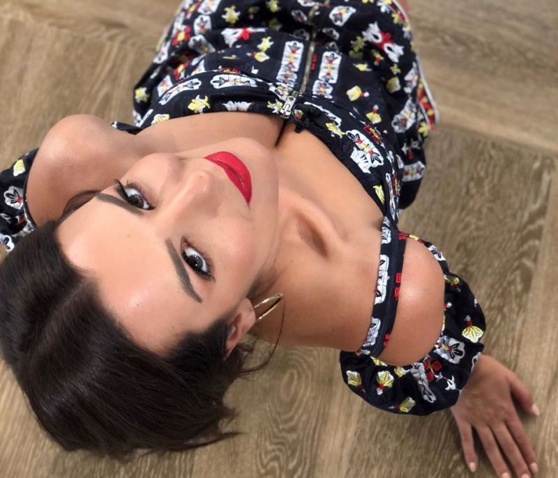 #ootd: Το mini φόρεμα της Νικολέττας Ράλλη είναι ό,τι πιο stylish θα δεις σήμερα