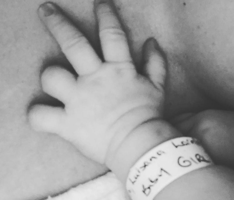 4 ημέρες μετά την γέννηση της κόρης τους, το διάσημο ζευγάρι αποκαλύπτει το ιδιαίτερο όνομά της