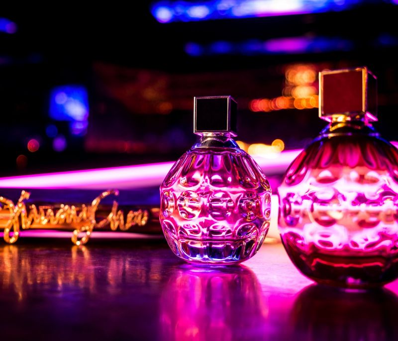 Αυτό το άρωμα πρέπει να το μυρίσεις! We have a fever… a Jimmy Choo Fever!