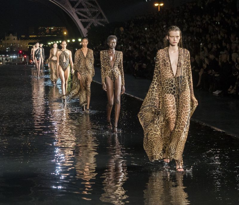 Saint Laurent S/S 2019: Μία συλλογή-φόρος τιμής στη σύγχρονη ιστορία του Οίκου