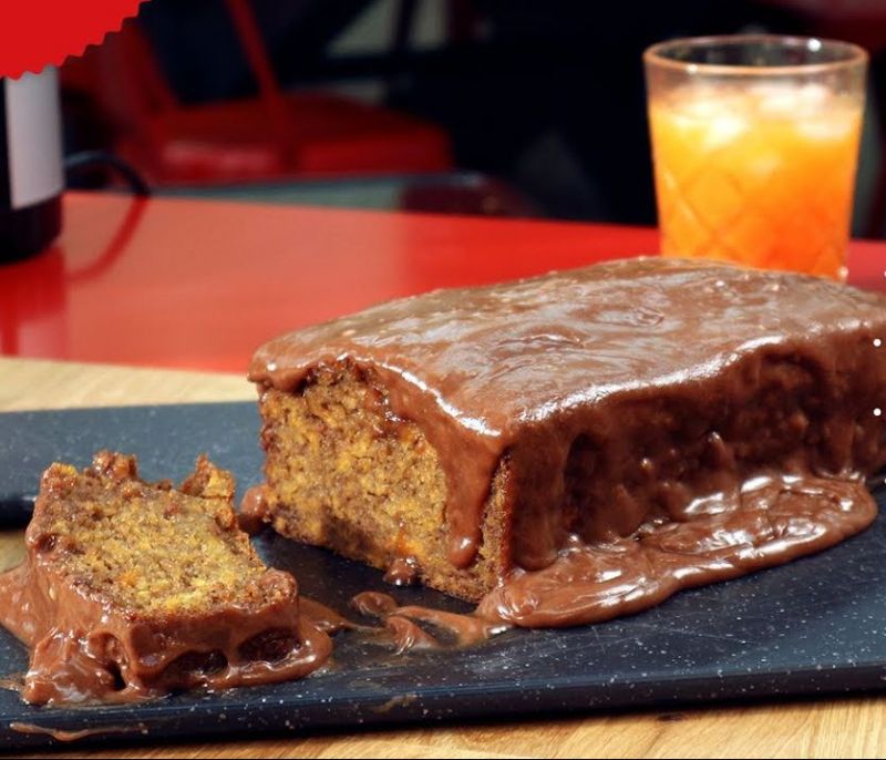 Carrot Cake με επικάλυψη πραλίνας φουντουκιού