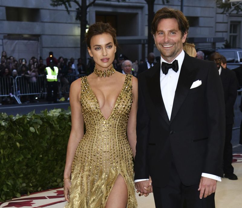 Πέταξε το μονόπετρο η Irina Shayk; Χωρισμός - εξπρές από τον Bradley Cooper!
