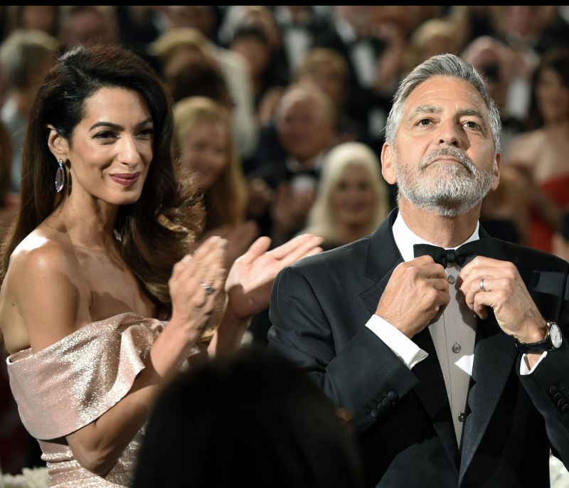 Η Amal Clooney μας δείχνει για πρώτη φορά τα διδυμάκια της