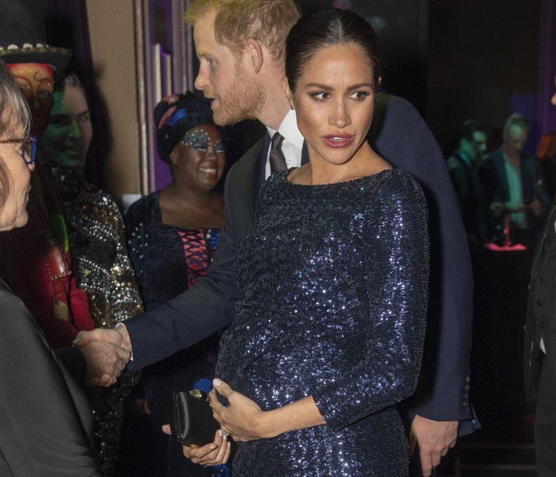 Η Meghan Markle μας έκρυβε μια μεγάλη ουλή στο πόδι της και μας θύμισε την Kate και σε αυτό