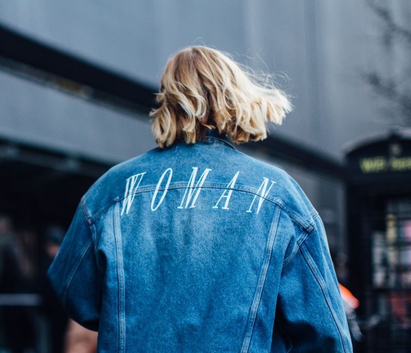 To demin jacket είναι το απόλυτο μπουφάν για τον χειμώνα και σου εξηγούμε το γιατί