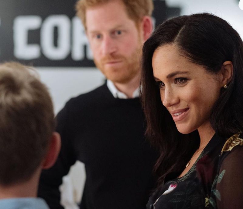 Πώς κατάφερε η Meghan Markle να γίνει viral μόνο με μερικές μπανάνες;
