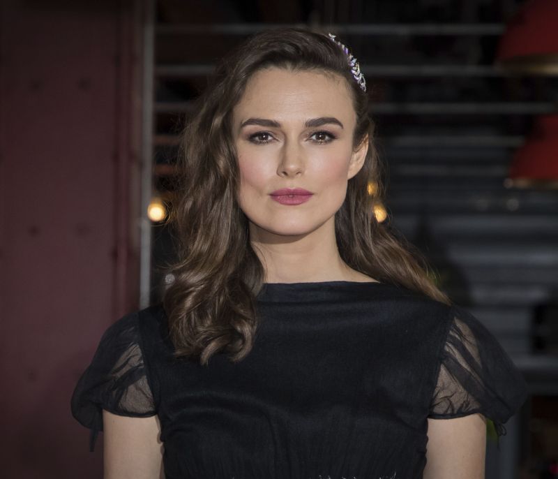 H Keira Knightley ήταν πιο κομψή από ποτέ μέσα σε ένα L.B.D.