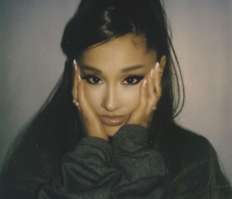 Το μανικιούρ της Ariana Grande είναι το πιο εύκολο να αντιγράψεις!