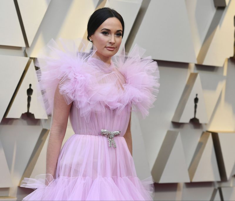 Pink isn't just a color, it's an attitude! Tα φορέματα των Oscars 2019 είχαν το αγαπημένο τους χρώμα