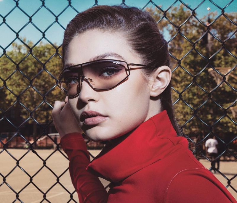 Tώρα που η Gigi Hadid φόρεσε αυτό το καπέλο εμείς το θέλουμε ακόμα περισσότερο