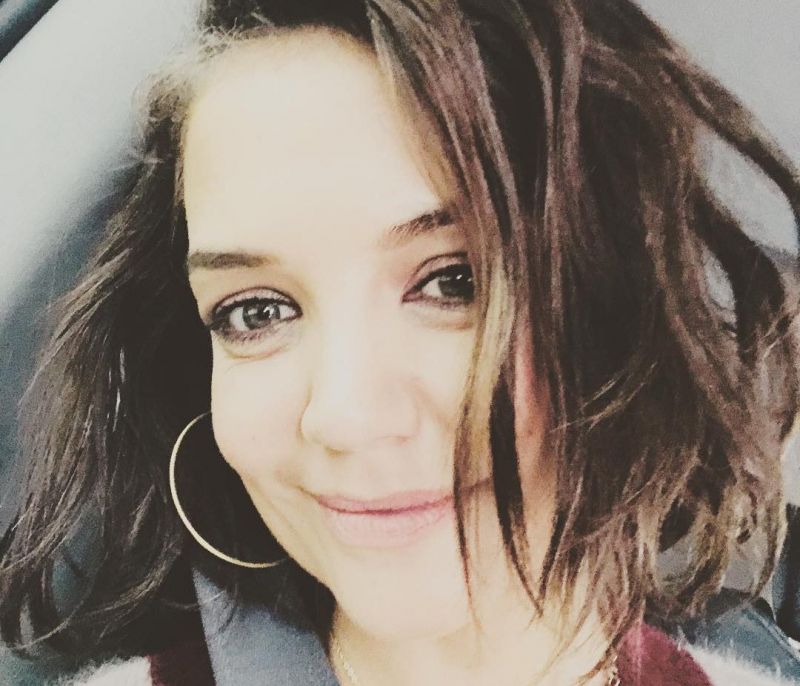 Η Katie Holmes φωτογραφίζει τη Suri στο ταξίδι τους στη Μυτιλήνη