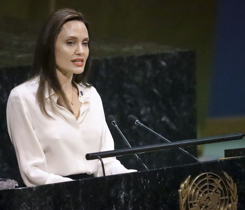 Angelina Jolie: Η πολύ συγκινητική ανακοίνωση για το γιο της Maddox