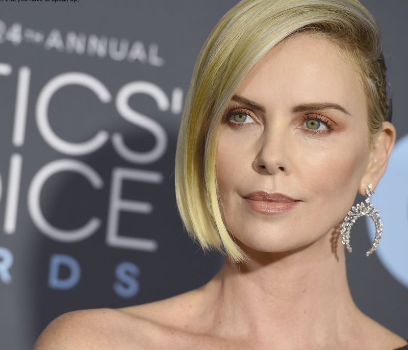 H Charlize Theron έχει την καλύτερη θεωρία για τη ζωή και πρέπει να σε εμπνεύσει