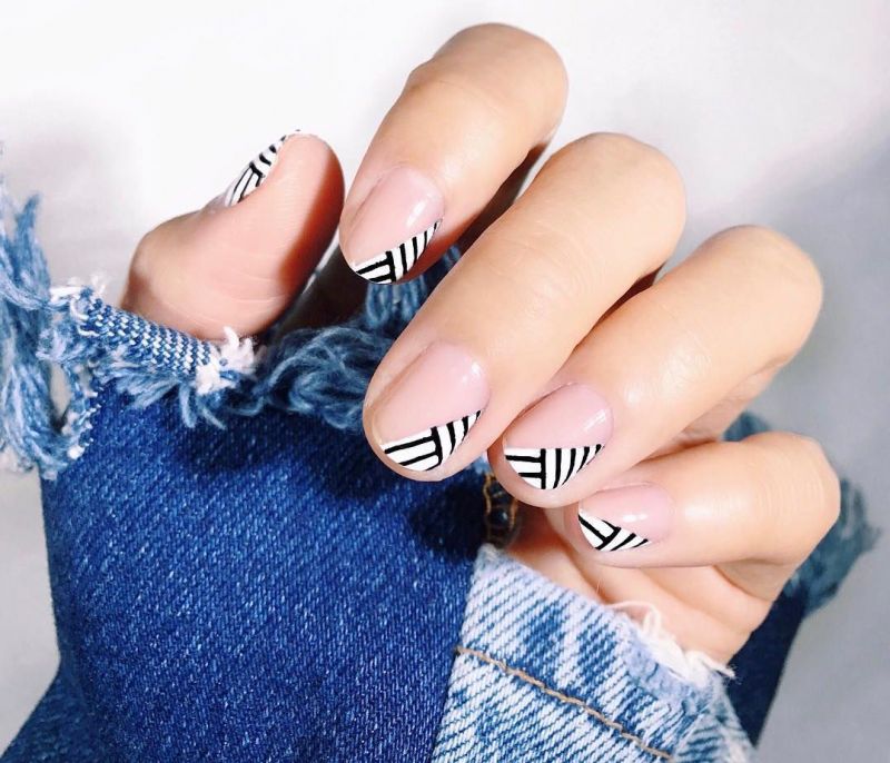 Summer Loading! Και έχουμε τα τέλεια nail art & τα βερνίκια που θα χρειαστείς για να τα αντιγράψεις