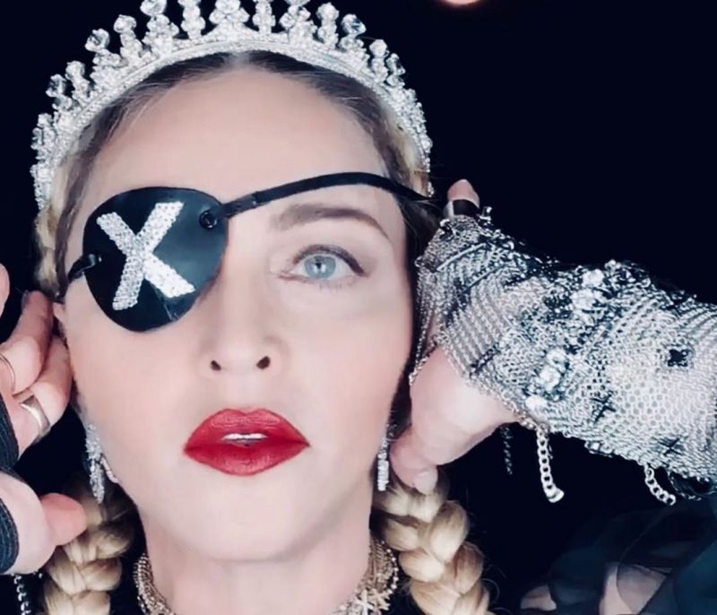 Σκάνδαλο: Η τραγική προσπάθεια της Madonna να ξεγελάσει το κοινό της Eurovision (video + photos)