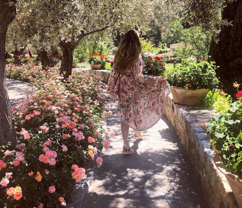 Αυτό είναι κορμί: Η star μας δείχνει τις καμπύλες της με το πιο σέξι μαγιό