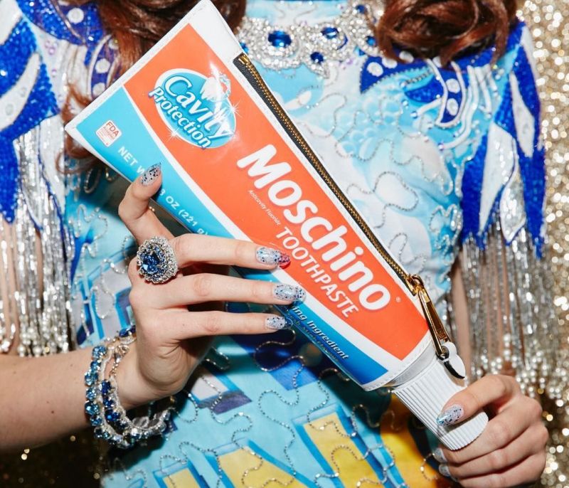 Τα νύχια στην πασαρέλα του οίκου Moschino ήταν απλά τέλεια και ξέρουμε πως θα τα αντιγράψεις!