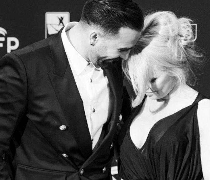 Το απίστευτο ξεκατίνιασμα της Pamela Anderson με τον πρώην της στο Instagram