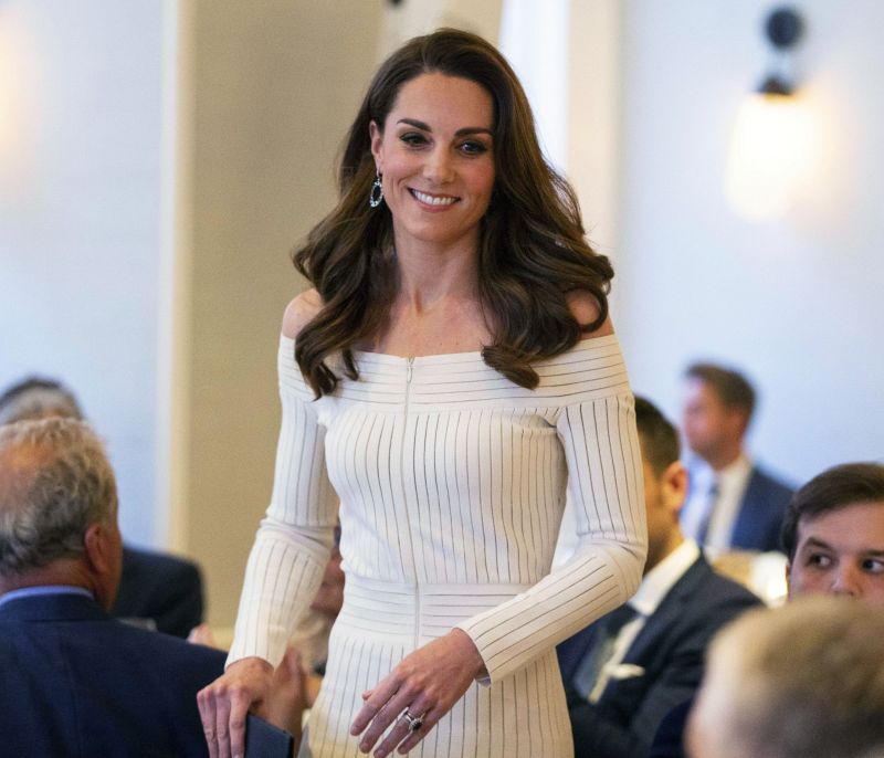 H Κate Middleton αποδεικνύει πως αυτό το στυλ φορέματος είναι και φέτος της μόδας