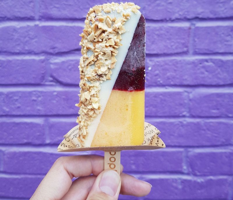 Frozen yogurt με κακάο, μέλι και φρούτα με μόλις 50 θερμίδες!