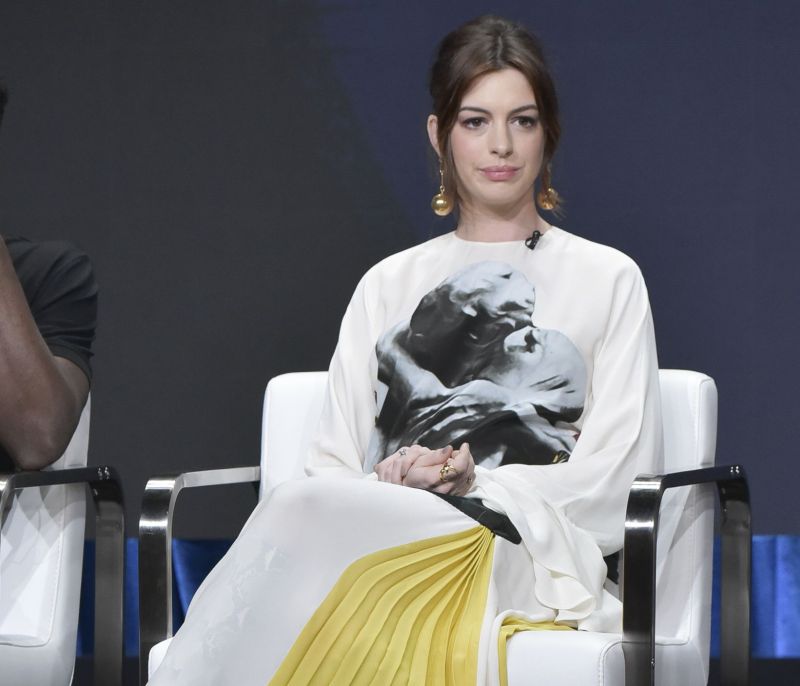 H Αnne Hathaway παραδίδει μαθήματα στυλ στον πέμπτο μήνα της εγκυμοσύνης της