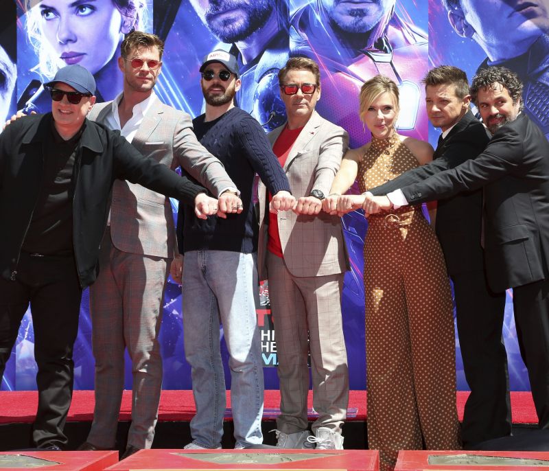 Πασίγνωστη πρωταγωνίστρια των Avengers μας δείχνει το μονόπετρό της μετά την είδηση του αρραβώνα της