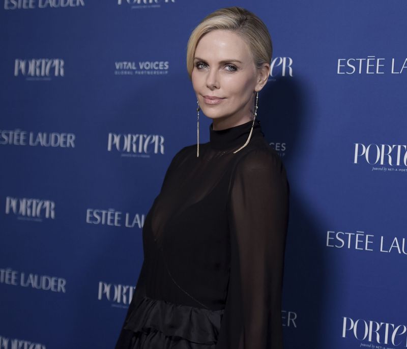 Είναι αυτή η Charlize Theron; Κάποιος μας κάνει πλάκα