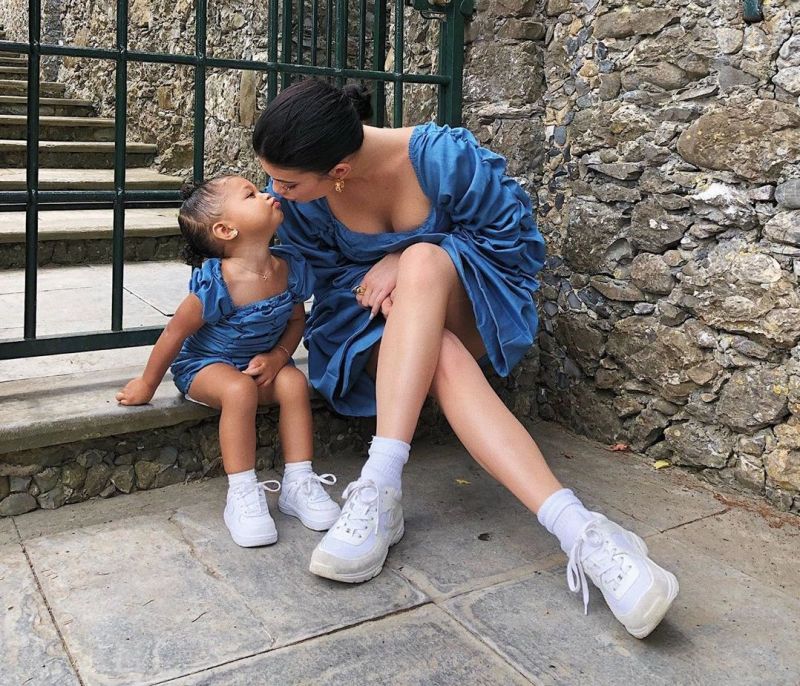 Η Stormi Jenner Webster έκανε την πρώτη της red carpet εμφάνιση και ήταν αξιολάτρευτη