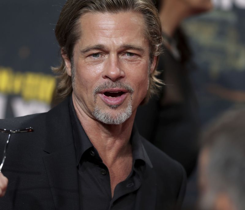Ο Brad Pitt εμφανίστηκε στο Φεστιβάλ Βενετίας πιο γυμνασμένος και πιο σέξι από ποτέ (photos)