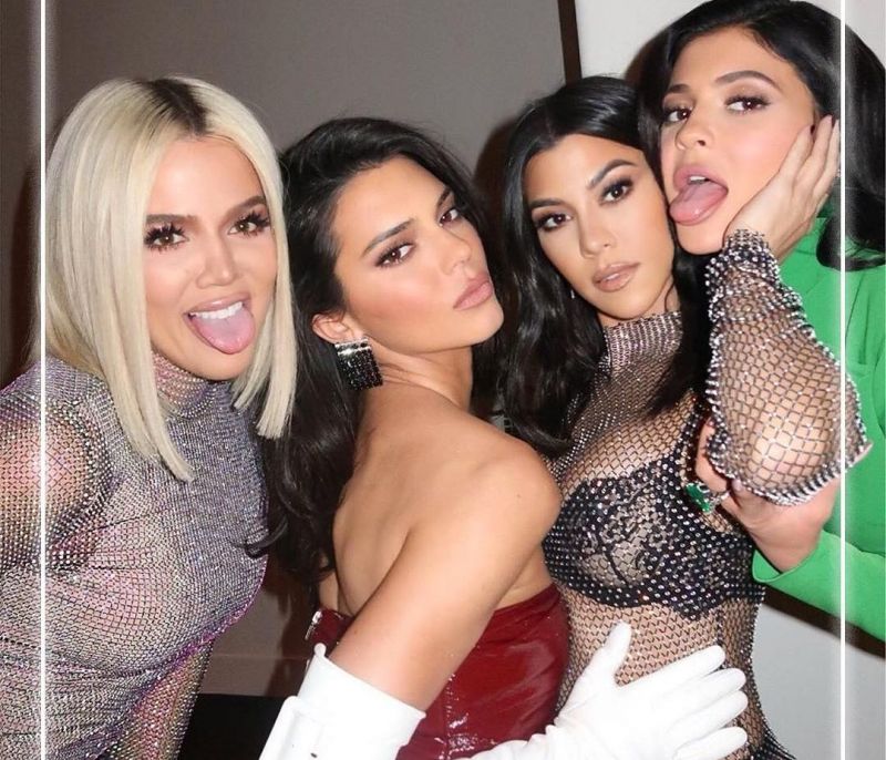 «Ρίχνουν» το Internet οι Kardashians! Γνωστό μέλος τους φωτογραφίζεται γυμνό – Και δεν είναι η Kim
