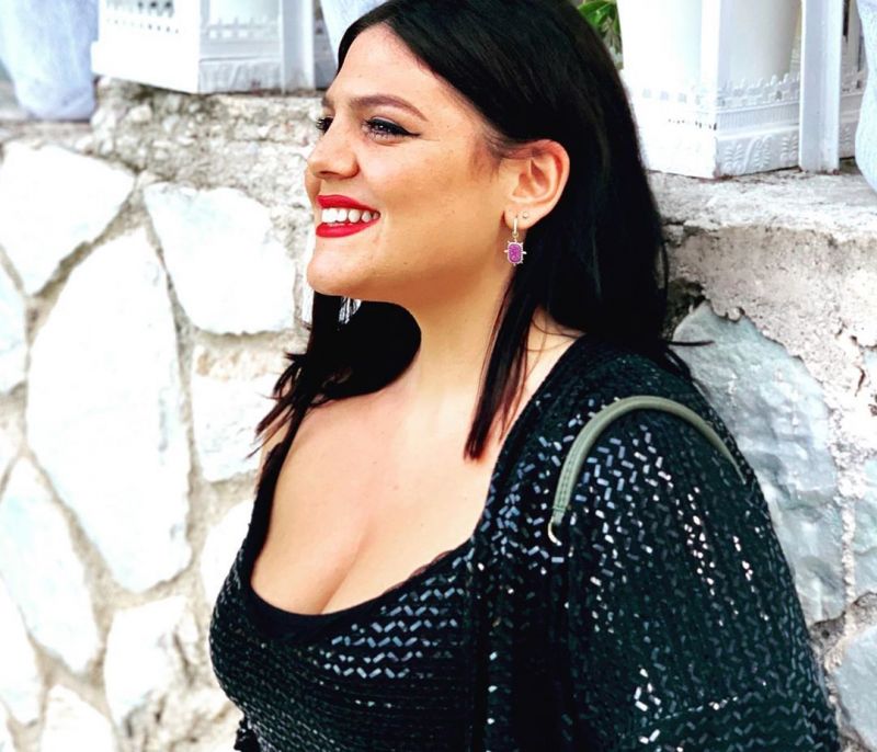 Η Δανάη Μπάρκα φωτογραφίζεται για brand ρούχων και «ρίχνει» το Instagram