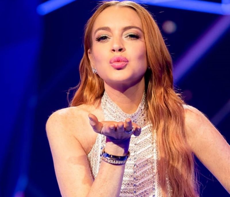 Το νέο αγόρι της Lindsay Lohan είναι πρίγκιπας αλλά ο μπαμπάς της έκανε μια αναπάντεχη αποκάλυψη