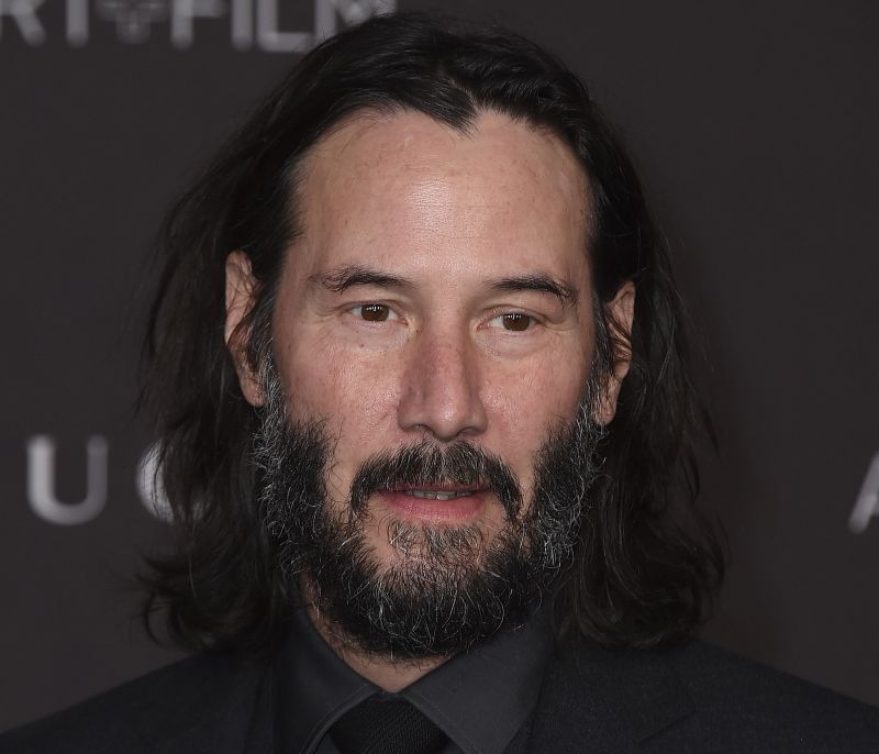 Ο Keanu Reeves εμφανίζεται με τη νέα του αγαπημένη και το κοινό...δεν είναι ενθουσιασμένο