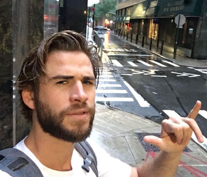 Ναι, ναι ναι!!! O Liam Hemwsorth έχει νέα κοπέλα και είναι καλλονή (photos + video)