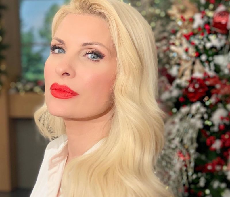 Αυτό το αγαπημένο χρώμα των Ελληνίδων celebrities, χειμώνα-καλοκαίρι!