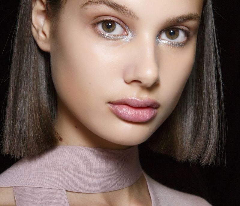10 elegant τρόποι για να φορέσεις glitter στις γιορτές!