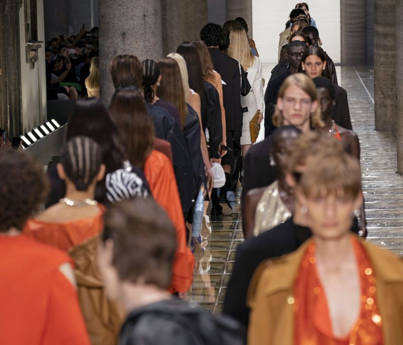 Αυτοί οι Οίκοι Μόδας στηρίζουν οικονομικά τους πληγέντες της Αυστραλίας