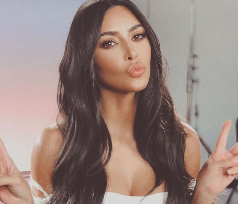 Είδες πώς είναι σήμερα η Kim Kardashian; Άλλαξε εντελώς τα μαλλιά της και το Instagram ενθουσιάστηκε