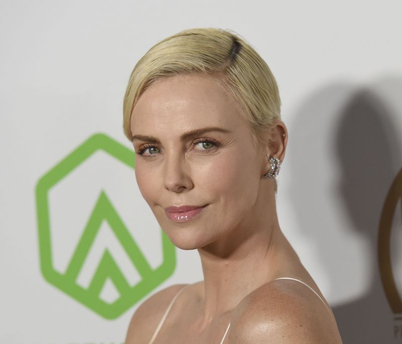 H Charlize Theron στόλισε τα μαλλιά της με διαμάντια… Αληθινά διαμάντια!