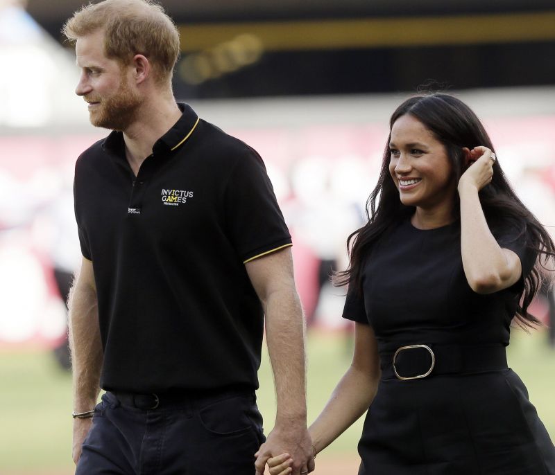 Η απάντηση της Camilla Parker στο αν θα της λείψει η Meghan κι ο Harry έγινε viral κι όχι άδικα