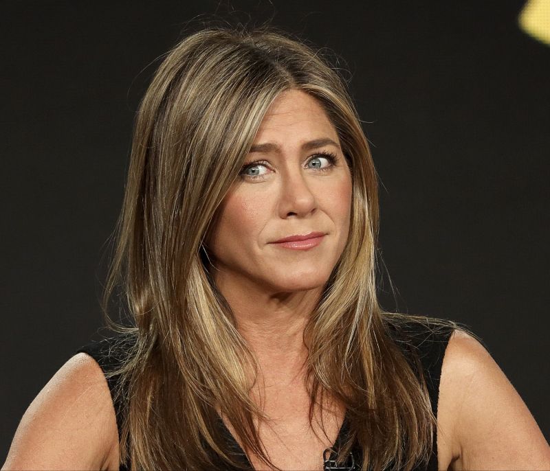 Mη σε ξεγελάει το λευκό φόρεμα που έβαλε η Aniston στα SAG... άλλο είναι το αγαπημένο της χρώμα!