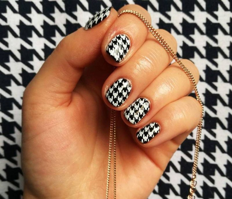 #HoundstoothNails: To πιο preppy μανικιούρ εκεί έξω
